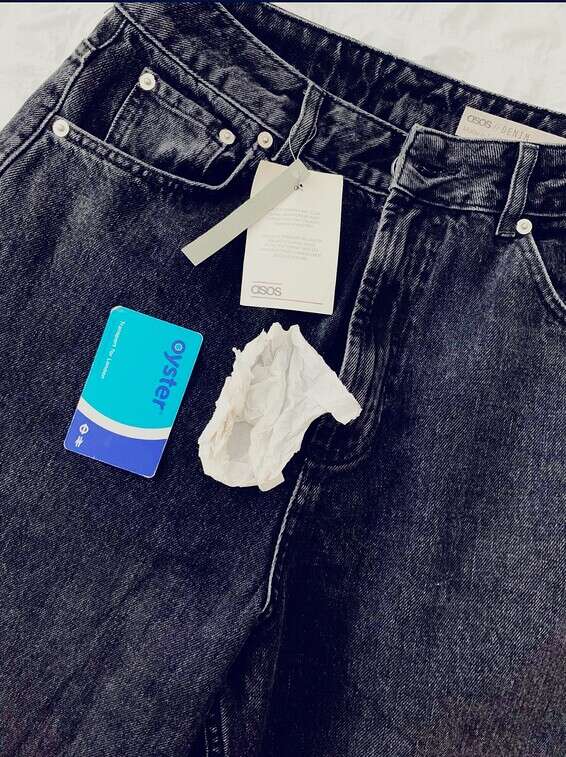 טישו במכנסיים // צילום: מתוך טוויטר